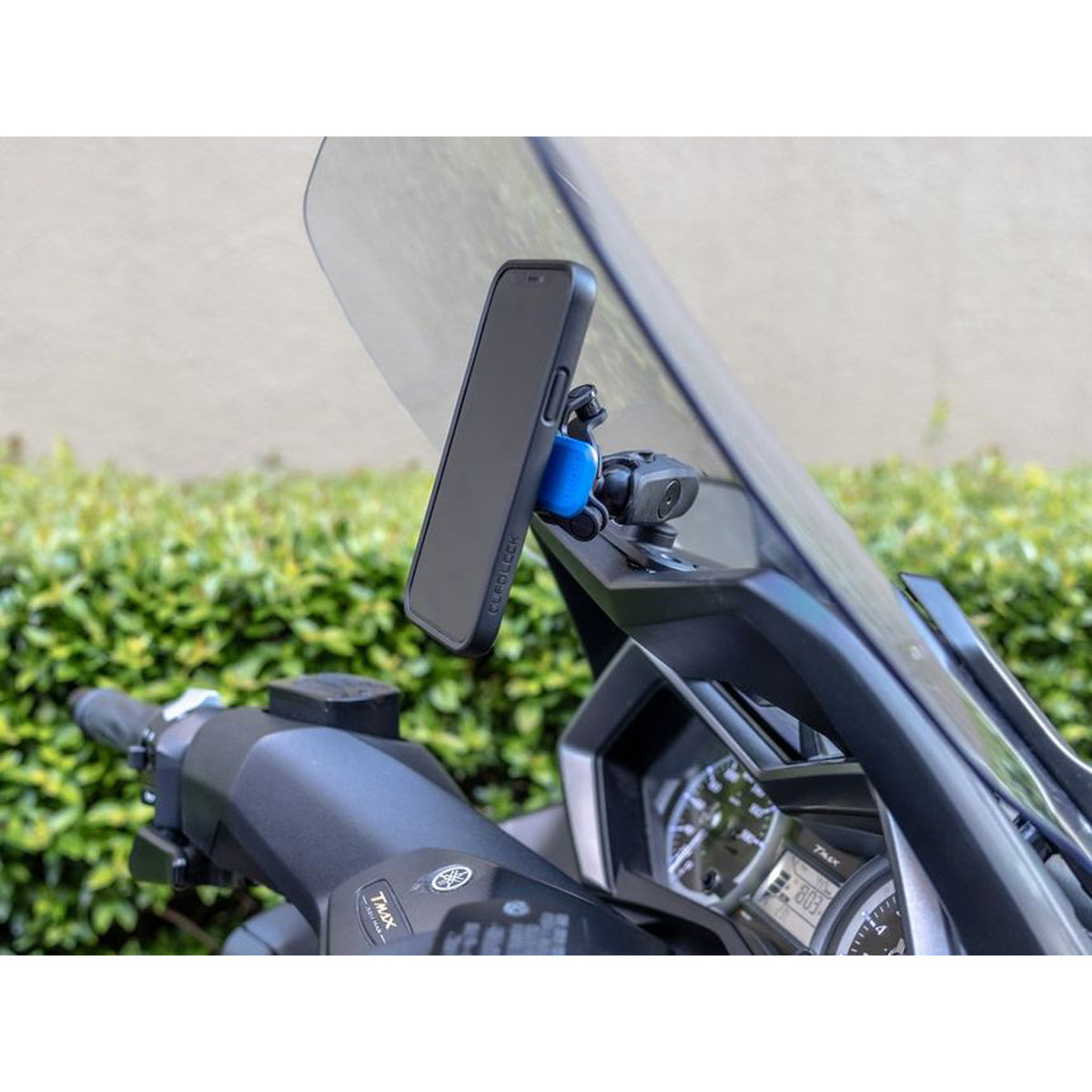 Quad Lock 360 - Dual Pivot Arm in use