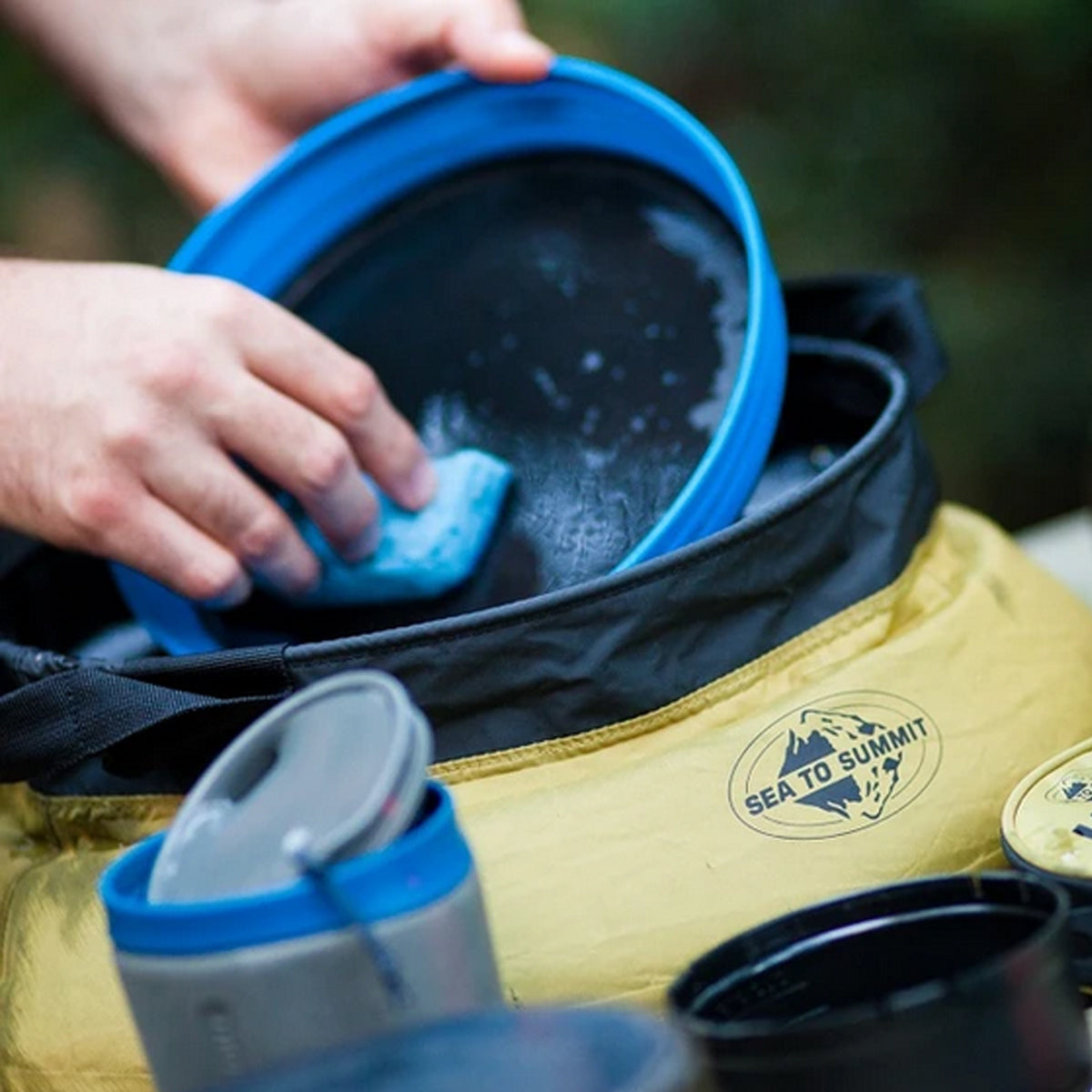 Sea To Summit Kitchen Sink 10L in use