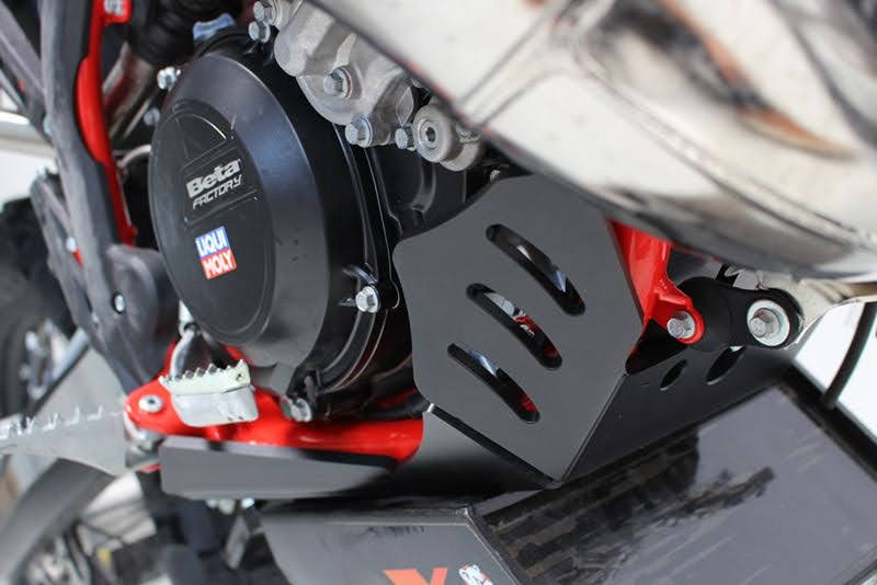 Beta Bash Plate AX1550 Black - 250/300RR 20-22 fitted to bike