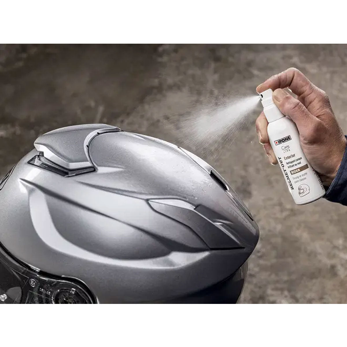 IPONE Helmet Kit exterior cleaning in use